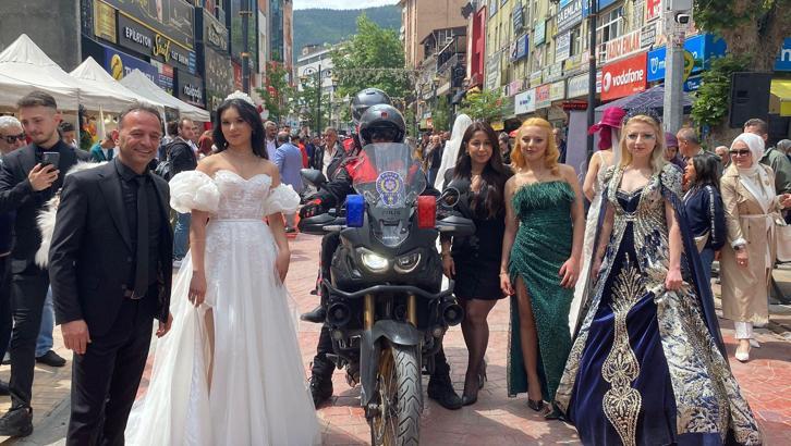 Berberler ve kuaförler festivalinde renkli görüntüler ortaya çıktı