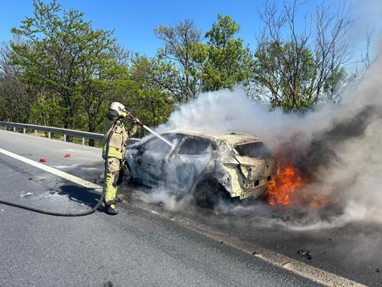 İstanbul - Büyükçekmece’de seyir halindeki otomobilde yangın çıktı