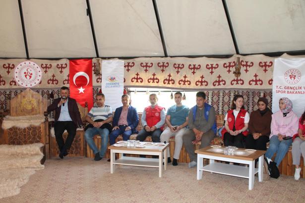 Genç Ofis Otağında Ailenin Geleceği ve Gençler konulu konferans