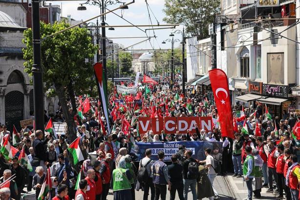 İstanbul'da binlerce kişi Gazze için yürüdü