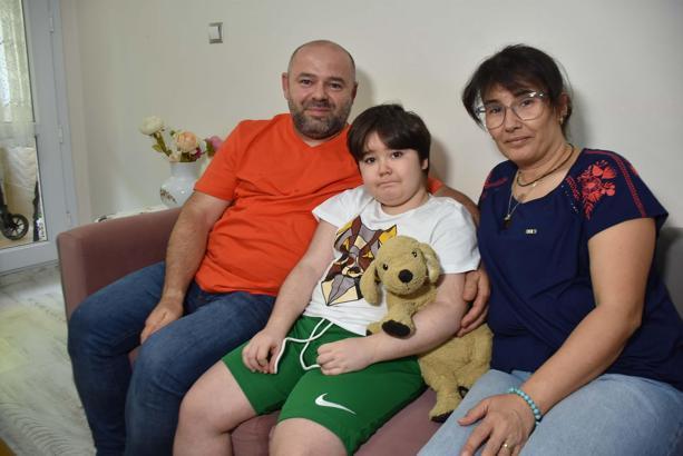 DMD'li Aras'ın babası: Bir gün yürüyememesinden korkuyorum