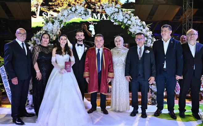 İş, siyaset ve spor dünyasını buluşturan düğün