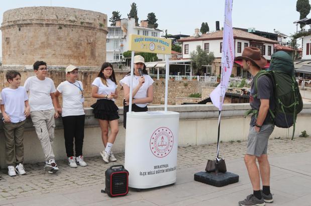 Küçük rehberler, turizm şehri Antalya'yı tanıtıyor