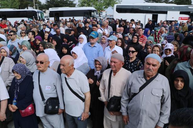 Hacı adayları uğurlandı