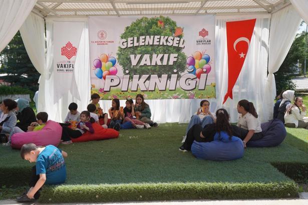 Edirne'de Vakıf Haftası kapsamında, geleneksel piknik düzenlendi