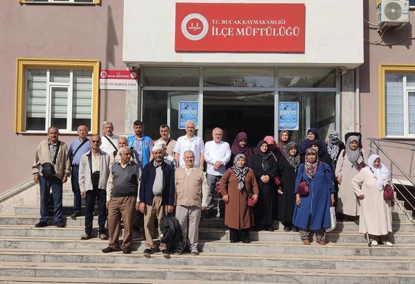 Bucak'ta hacı adayları uğurlandı