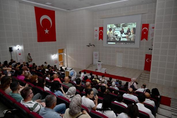 Osmaniye’de işitme engelli vatandaşlar, İşte Babam filmini izledi