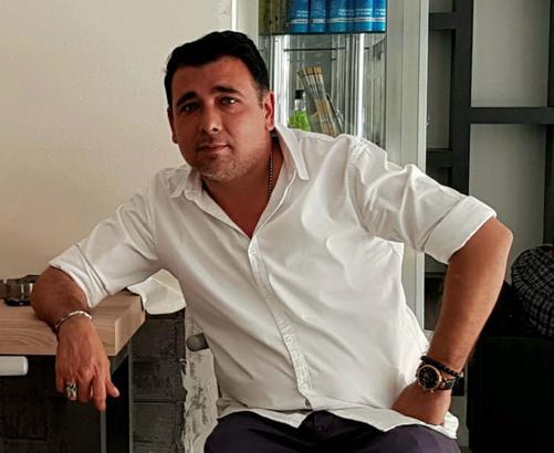 Otomobile çarpan motosikletin sürücüsü öldü; kaza kamerada