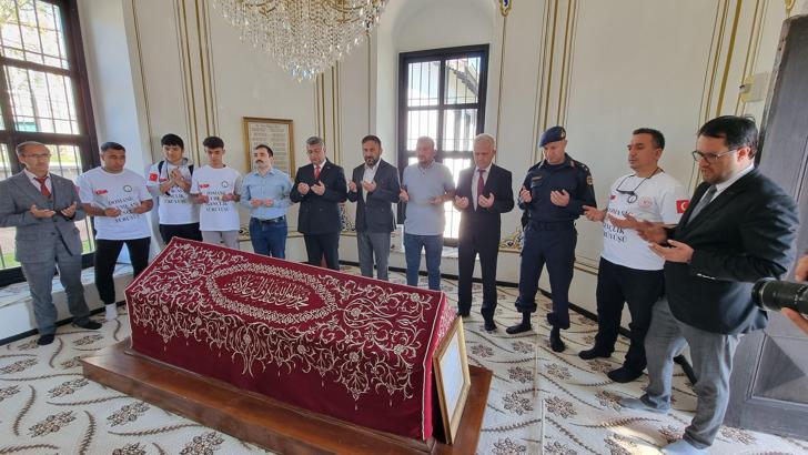 Kütahya’da  Hayme Ana türbesinden, Atatürk Anıtı’na gençlik yürüyüşü