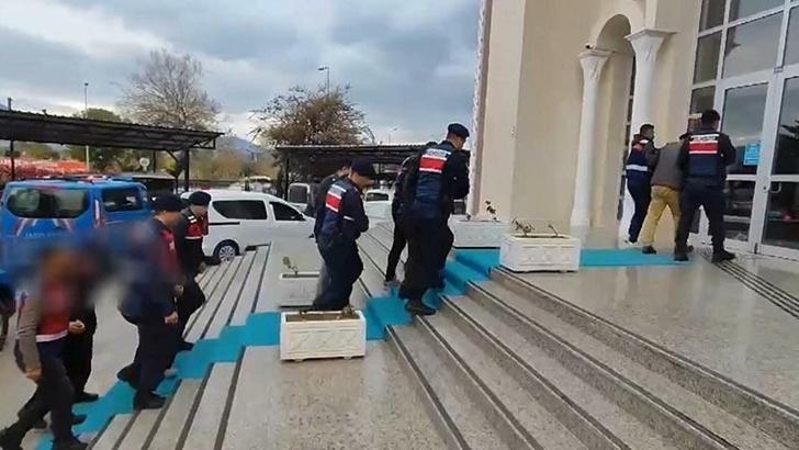 19 yıl önce öldürüldüğü ortaya çıkan besici davasında 2 sanığa tahliye