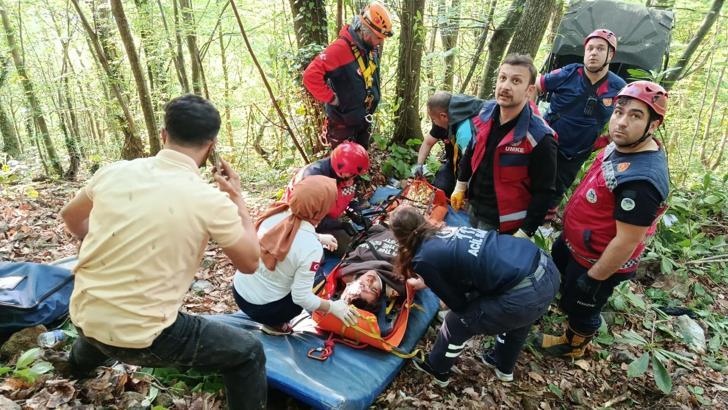 Arazi aracı şarampole yuvarlandı; karı- koca yaralandı