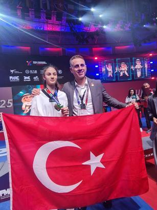 Sena Yılmaz, taekwondoda dünya şampiyonu oldu