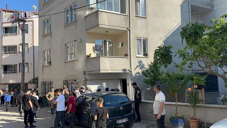 ‘Çöp atma’ tartışması kılıç ve sopalı kavgaya dönüştü: 3 yaralı