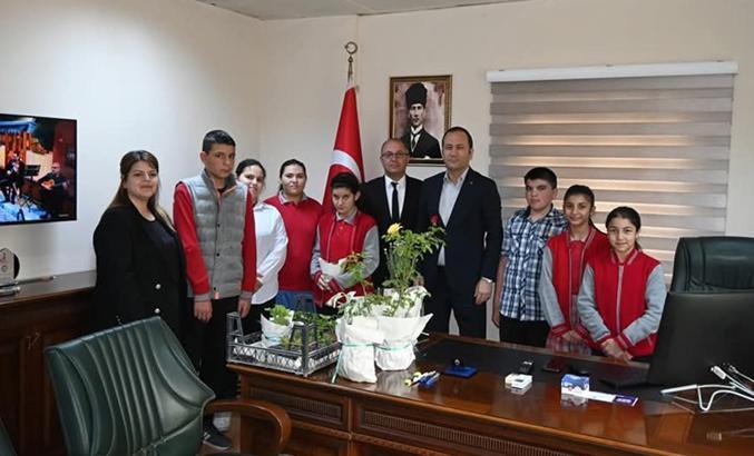 Özel öğrencilerden kaymakama ziyaret