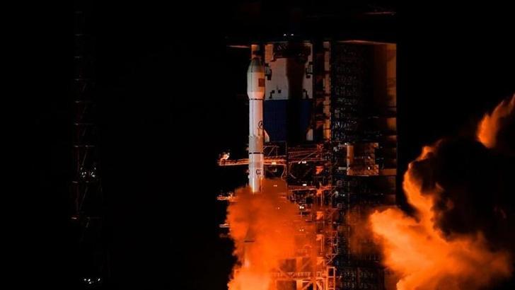 Çin, yeni nesil haberleşme uydusunu uzaya fırlattı