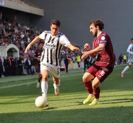 Altay gençlerine sarıldı