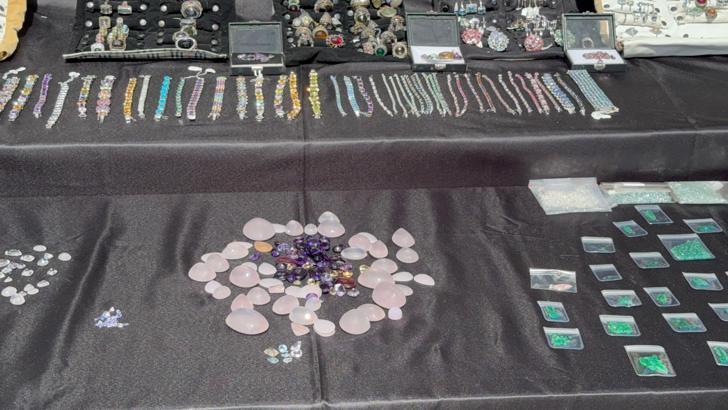 İstanbul - İstanbul’da pırlanta kaçakçılarına operasyon: 250 milyon liralık değerli taş ele geçirildi