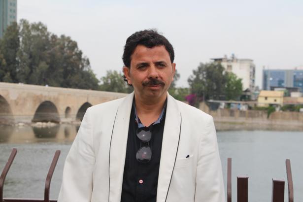 Doğuştan yarık damak hastası fabrika işçisinin şarkılarına yoğun ilgi