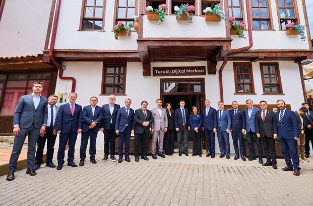‘Yarının Köyleri’ projesinin üçüncü durağı olan Taraklı Dijital Merkezi ilk altı ayını tamamladı