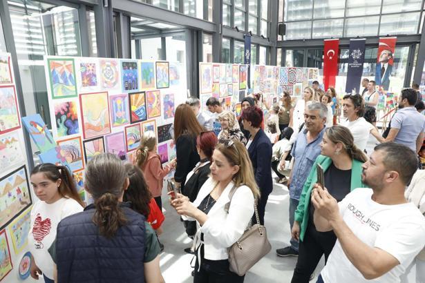 Aydın'da otizimli öğrencilerden sanat sergisi