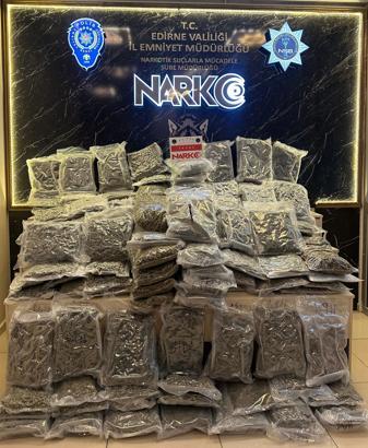 TIR'lardaki 128 kilo uyuşturucuyu 'Carlos' buldu