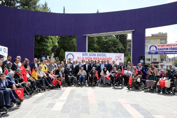 Gaziantep'te engelli vatandaşlara tekerlekli sandalye dağıtıldı