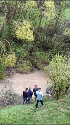 Gümüşhane’de hafif ticari araç dereye devrildi: 1 ölü, 4 yaralı
