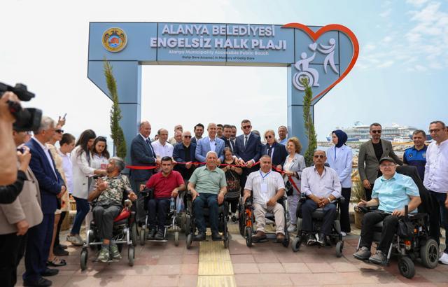 Engelsiz halk plajı hizmete açıldı