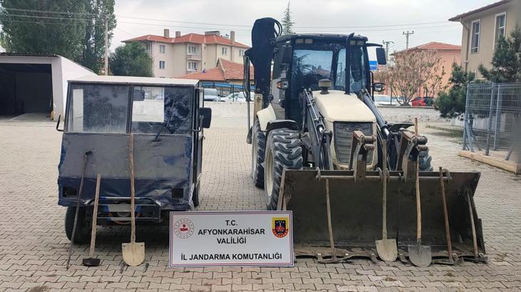 Kaçak kazı yaparken yakalandılar