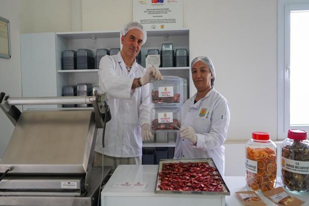 Tarsus’ta meyve-sebze paketleme tesisi hizmete girdi