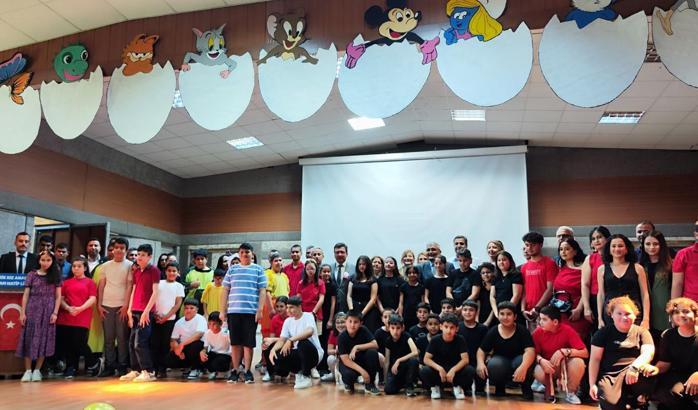 Serik'te özel öğrenciler sahneye çıktı