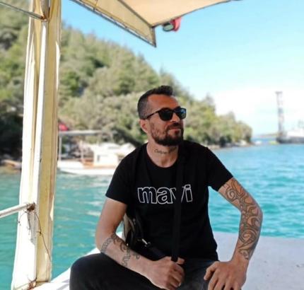 Bodrum'da ışıkta bekleyen otomobile çarpan motosikletin sürücüsü öldü