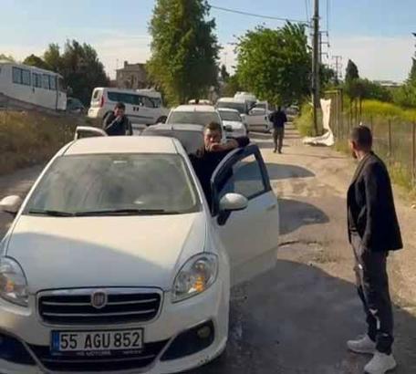 Yalova'da alt geçitte yol verme tartışmasında kadın sürücü trafiği kilitledi