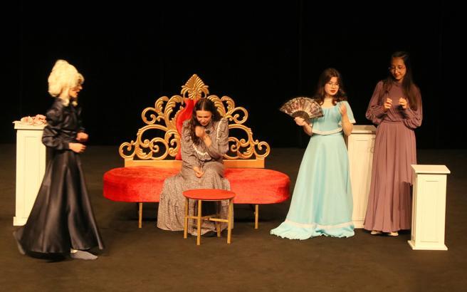 Liselilerden İngilizce tiyatro