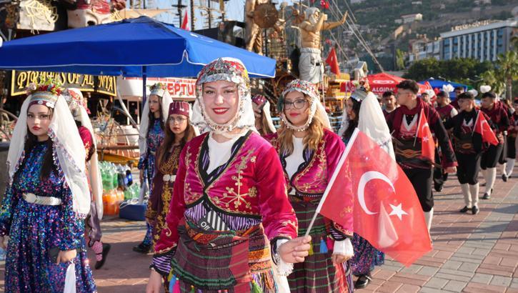 Uluslararası Halk Dansları ve Müzik Festivali başladı