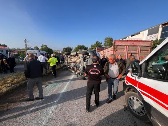 Kahramanmaraş’ta işçi servis minibüsü ile otomobil çarpıştı; 12 yaralı