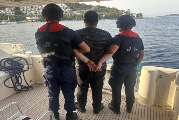 Cinayetten aranan çete üyesi, yurt dışına kaçarken yakalandı