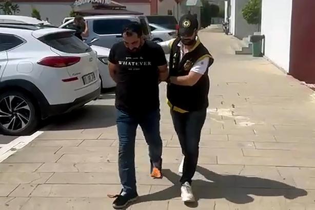 Yunanistan’a kaçan cinayet şüphelisi, polisin ‘Cezanı vatanında çek’ sözüyle teslim oldu