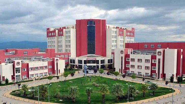 'Bıçak parası' aldığı öne sürülen profesör ile sekreteri gözaltında