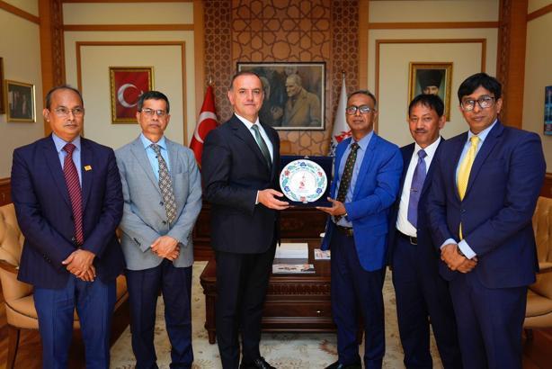 Bangladeş heyeti, iş birliği kapsamında Sancaktepe Belediyesi'ni ziyaret etti