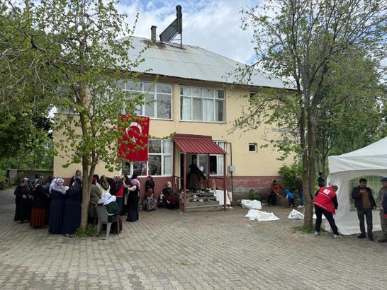 Uzman Çavuş Karadağ'ın şehadet haberi, Muş'taki ailesine ulaştı