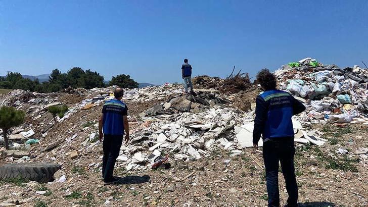 Bakanlıktan açık alana çöp döken belediyeye 1,8 milyon lira ceza