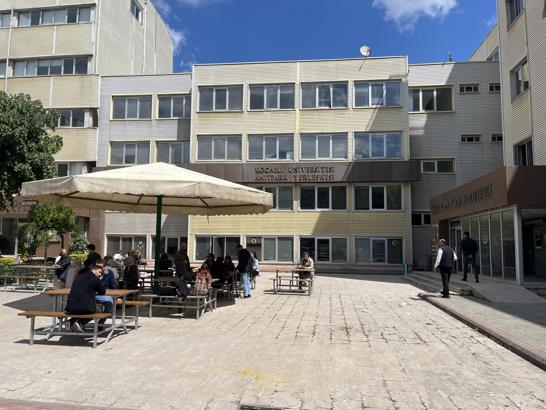 Fakülte binası çatlaklar nedeniyle boşaltıldı