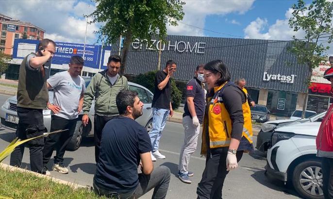 Çorlu'da hafif ticari araçlar çarpıştı; 1 yaralı