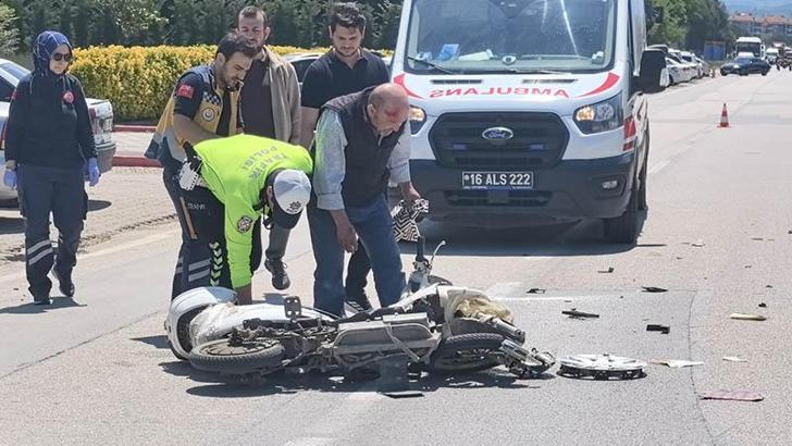 Kazada parçalanan elektrikli bisikletini bırakmak istemeyen yaralıyı ekipler ikna etti
