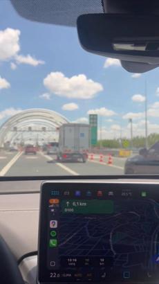 İstanbul - Avrasya Tüneli'nde kaza: Kamyonetin yüksekliğini hesaplayamayıp uyarı levhasına çarptı