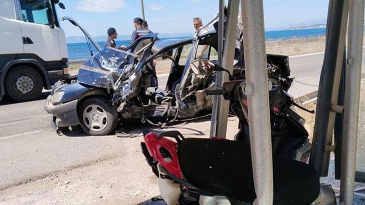 Ayvalık'ta zincirleme kaza; 4 yaralı