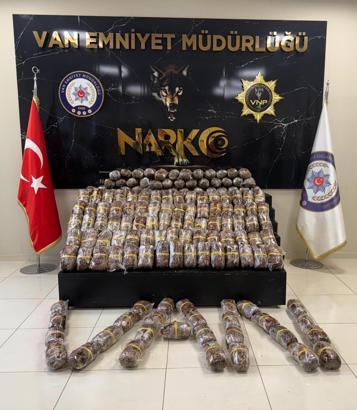 Van'da nakliye aracında 84 kilo 460 gram esrar ele geçirildi, 2 tutuklama