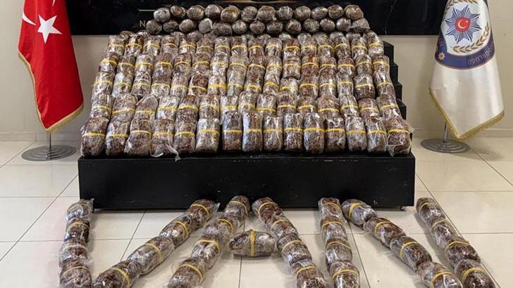 Van'da nakliye aracında 84 kilo 460 gram esrar ele geçirildi, 2 tutuklama