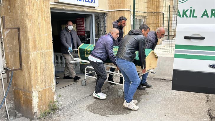 Sivas'ta 2 çocuk annesi keneden öldü